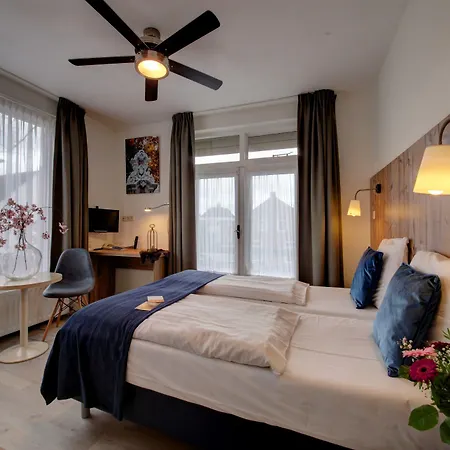 De Kroon מלון 3*